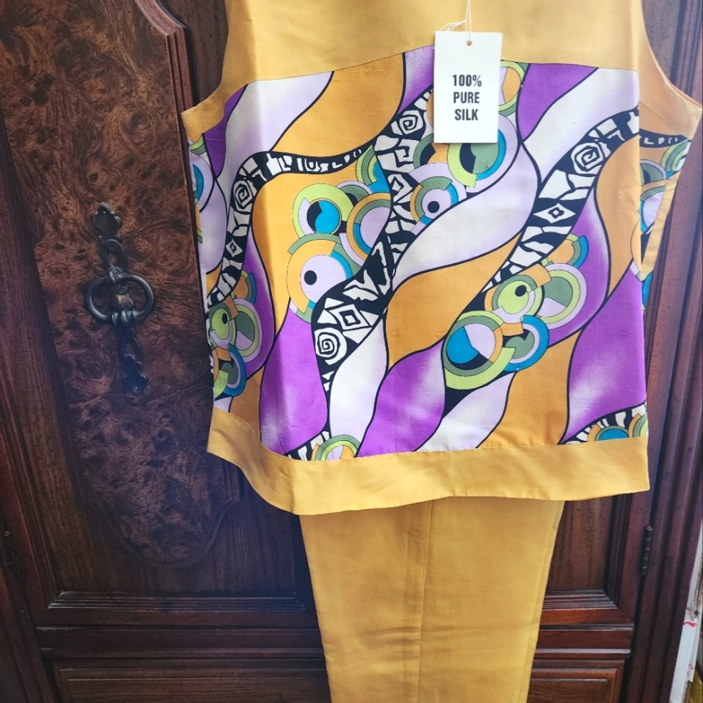 Women's pants suit